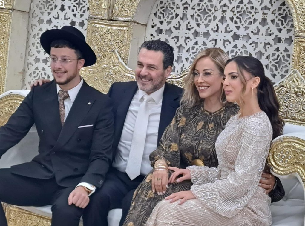 המשפחה על במת החינה